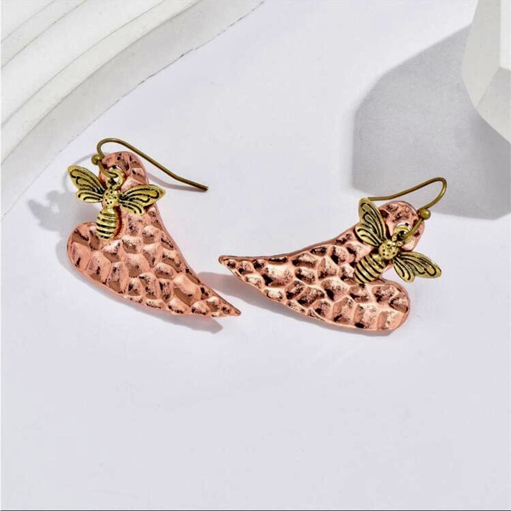 NWT Vintage Bee Heart Shape Pendant Dangle Earrings - Picture 6 of 6
